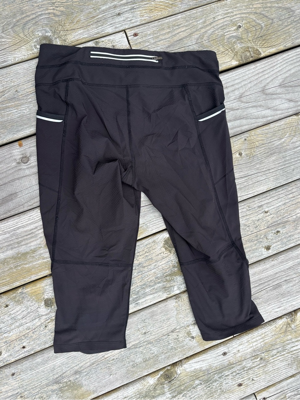 Athletic Capri Leggings with Reflective Trim size small